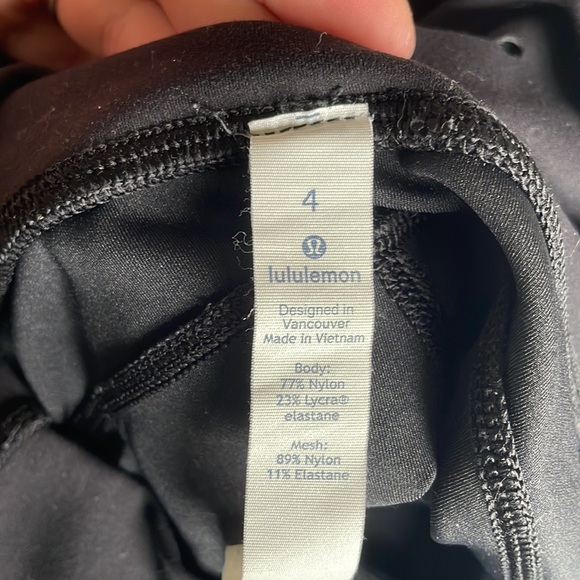 Size 4 Lulu Lemon Capris - Picture 4 of 4